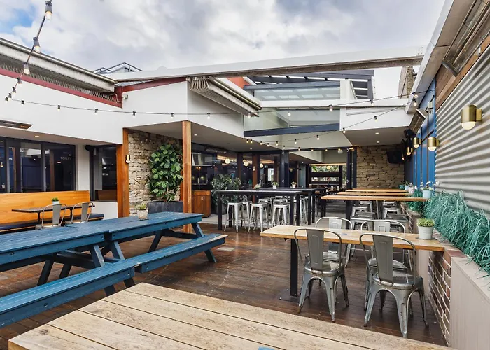 The Lakes Hotel, Rosebery Sydney